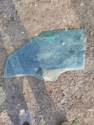 Скло двері лівий перед skoda fabia 2 ii kombi фото №1