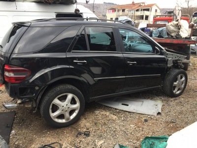 MERCEDES ML W164 DE PUERTA DERECHA PARTE DELANTERA PARTE DELANTERA NEGRAS  