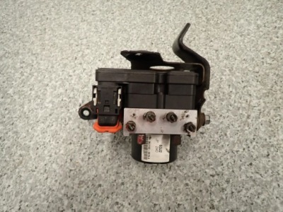 Suzuki swift 04-09 насос abs 63j2 фото №1