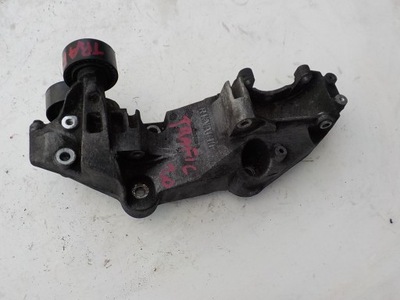 Vivaro trafic 2.0 dci кронштейн генератора 8200527320b фото №1