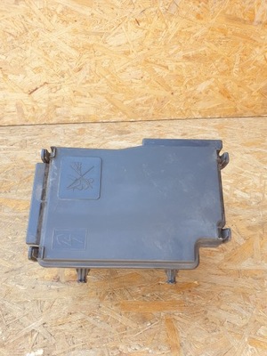 Renault trafic iii vivaro корпус запобіжників фото №1