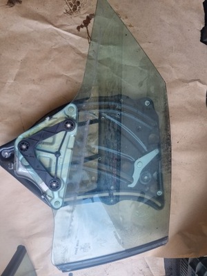 Стекло подъемник mercedes a2076701403 фото №1