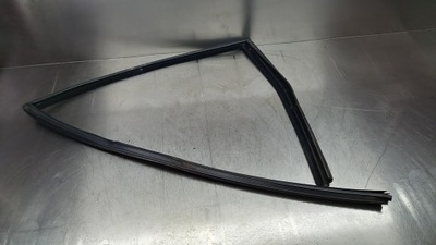 Прокладка двері лівий задня volvo xc70 ii v70 iii фото №1