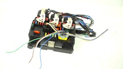 Коробка предохранителей bsm r08 модуль bsm-00 citroen c3 picasso 9667199680 фото №1