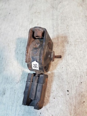 Подушка кронштейн двигуна toyota corolla ix 2.0 фото №1