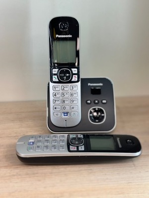 Telefon bezprzewodowy Panasonic KX-TG6822FRB