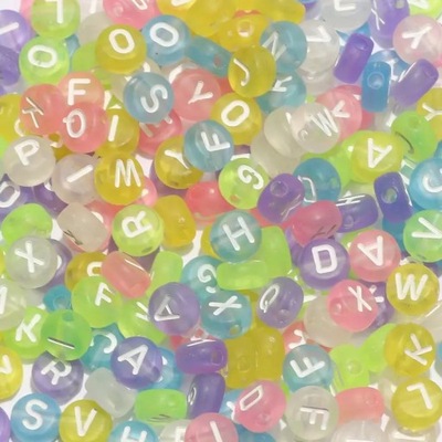 Koraliki akrylowe kolorowe alfabet literki 100 szt