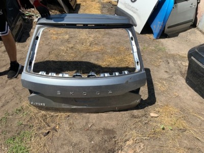 Skoda superb iii kombi 3v9 2015-2019 крышка багажника задняя фото №1