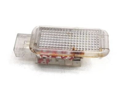 Лампа освещение салона audi a8 d3 8d0947415 фото №1