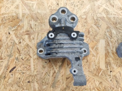 Jeep cherokee kl usa подушка двигателя левая кронштейн фото №1