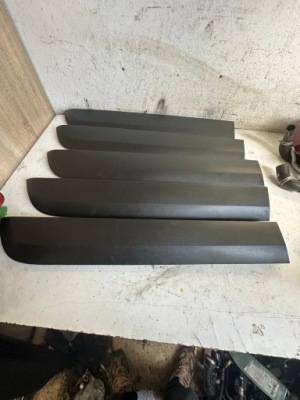 Renault express ii молдинг задня ліва 828774671r фото №1