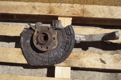 Поворотний кулак лівий перед maserati quattroporte vi 3.0d фото №1