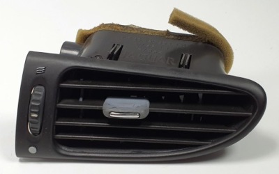 Решітка обдув ліва jaguar s-type xr83-19c893-ae фото №1