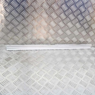 Jaguar xk - xkr 2008 направляющая накладки порога фото №1