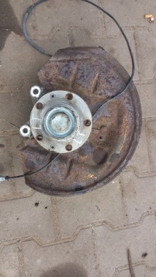 Поворотний кулак ліва задня peugeot 407 08r 2.0hdi kombi фото №1