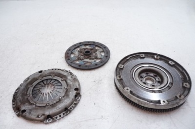 Volvo s40 ii двухмассовый маховик колесо двухмассовый маховик комплект оригинальный номер 3m516477eb фото №1