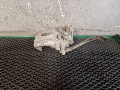 Суппорт правый задняя audi a4 b6 2.0 b фото №1