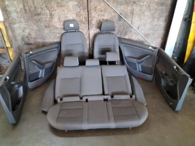 Сидіння комплект лівий правий заднє сидіння задня з обшивки volkswagen golf v фото №1