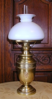 datowana lampa naftowa - art deco