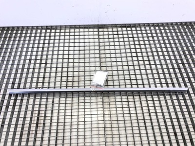 Молдинг уплотнитель задняя правая хром mercedes c219 cls 04-11 фото №1