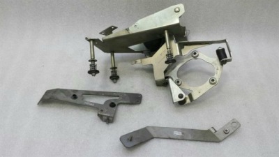 Mercedes cls w219 насос holder-bracket a1561400485 carrier фото №1
