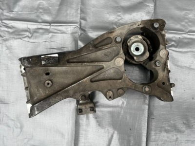 Maserati levante кронштейн опора коробки передач 670034898 фото №1