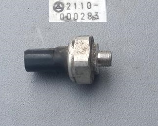 SENSOR DE PRESIÓN DE ACONDICIONADOR MERCEDES 2110000283  