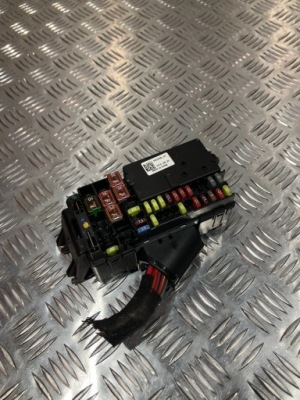 Коробка запобіжників 15513165 opel astra v k 15- фото №1