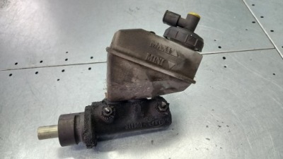 Насос гальмівна renault thalia i 01r 1.4b sedan 7700417649 фото №1