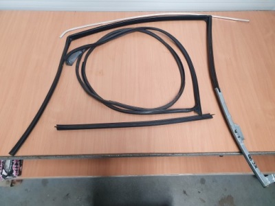 Прокладка двері лівий перед volvo xc90 i lift 09r фото №1