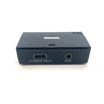Audi a4 b9 port usb aux-in 8w0035726 фото №1