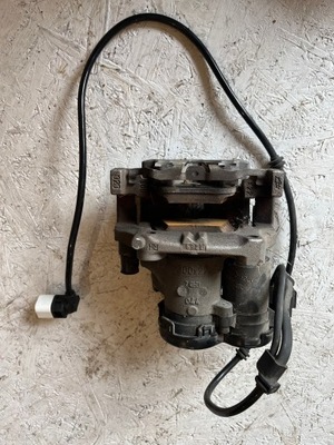 Суппорт правый задняя mercedes w205 a2054230400 фото №1