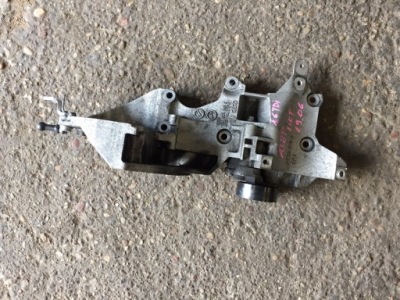 A3 8p 1.6 tdi рестайлінг  кронштейн генератора 03l903143k фото №1