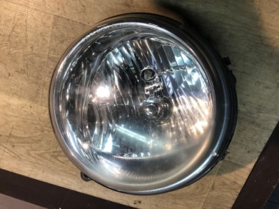 Jeep cherokee liberty kj - фара правый uk фото №1