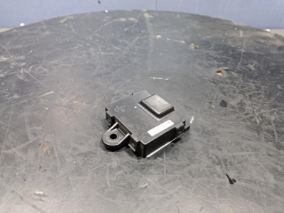 Tesla model s блок керування 1069651-00-b фото №1