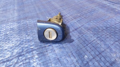 Вкладка замка дверь левый перед vw passat b5 фото №1