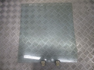 Скло бічна права задня двері opel monterey i m92 фото №1