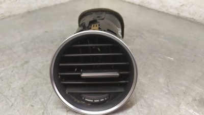 Mercedes w204 lift решітка обдув ліва a2048306354 фото №1