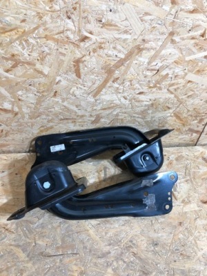 Важіль задня лівий правий vw 3q0501051hp 3q0501052hp фото №1