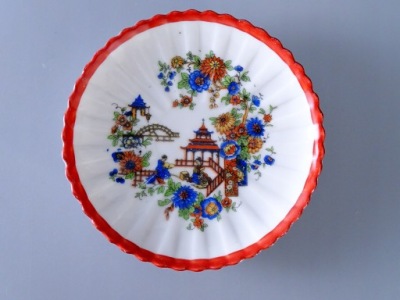 ZABYTKOWY TALERZYK W STYLU CHIŃSKIM