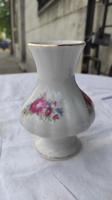 Stary porcelanowy wazonik kwiaty