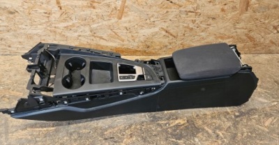 Audi a4 b9 тунель підлокітник фото №1