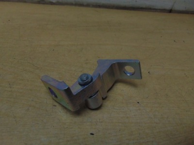 Петля дверь правый audi a4 b8 8k0831402e фото №1