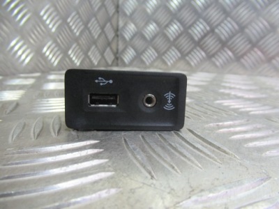 Роз'єм port usb porsche 7p5 lift 95b035252a фото №1