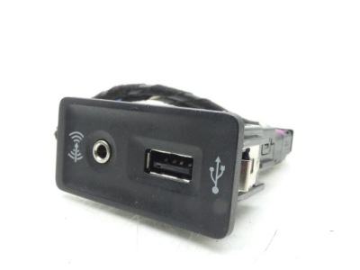 Port роз'єм вхід інтерфейс usb aux in vw passat b8 5g0035222h фото №1