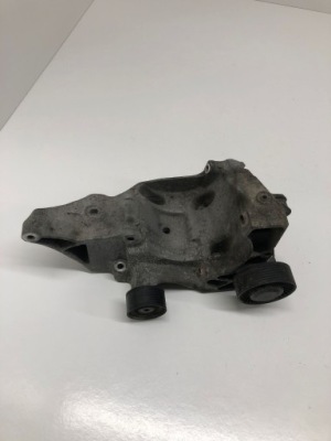 Bmw 1 e81 e87 2009 кронштейн генератора фото №1