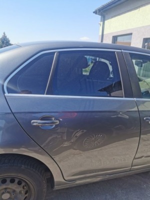 Vw jetta v ld7x дверь правое задние задняя фото №1