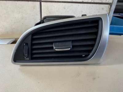 Решітка обдув audi a6 c7 рестайлінг  4g1820902 ідеальна фото №1