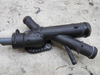 Корпус термостата 1.6tdi passat b7 03l121131aa фото №1