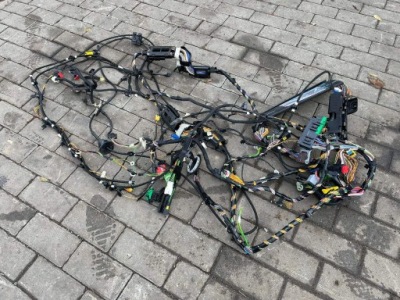 Citroen c3 iii электропроводка салона багажника eu. 1.2 thp автоматическая коробка передач фото №1